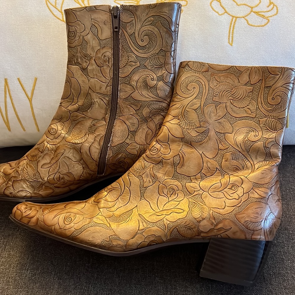 August Max Floral Tooled Leather Boho Chic Boots